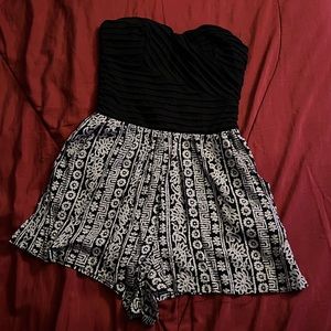 Cute romper with side zipper